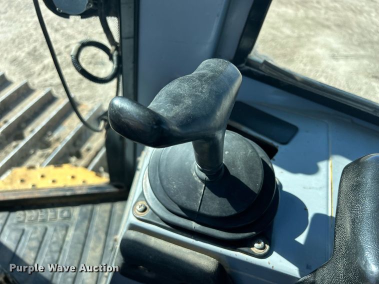 image for item DS0809 2002 John Deere 700H dozer