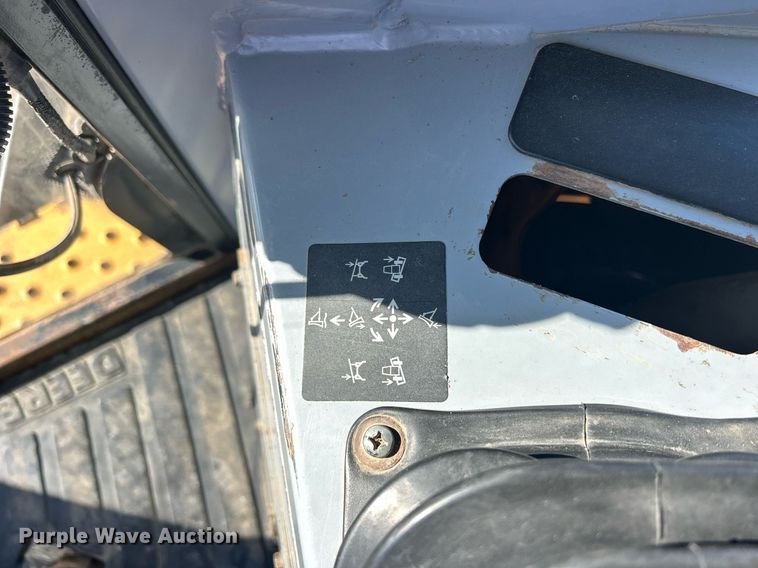 image for item DS0809 2002 John Deere 700H dozer