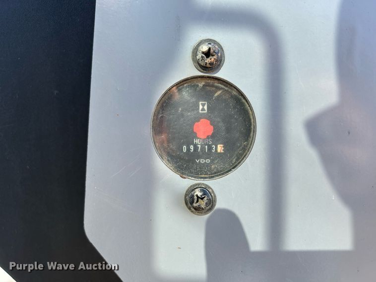 image for item DS0809 2002 John Deere 700H dozer