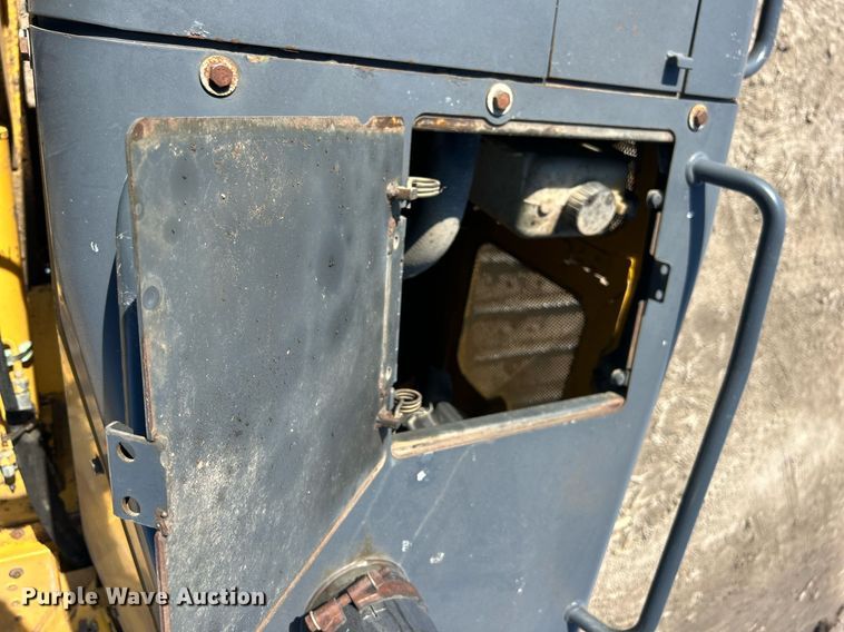 image for item DS0809 2002 John Deere 700H dozer