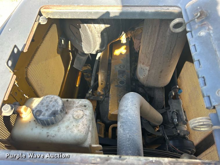 image for item DS0809 2002 John Deere 700H dozer