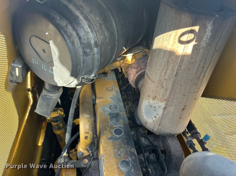 image for item DS0809 2002 John Deere 700H dozer