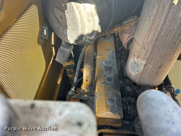 image for item DS0809 2002 John Deere 700H dozer