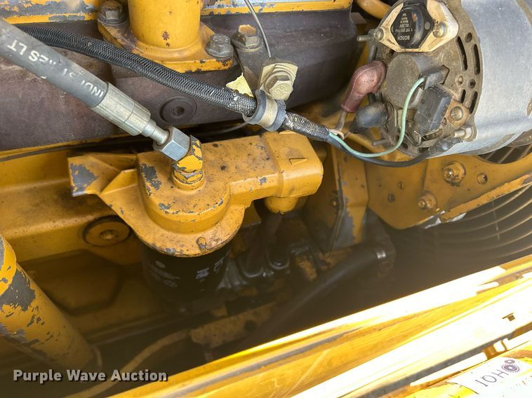 image for item DS0809 2002 John Deere 700H dozer