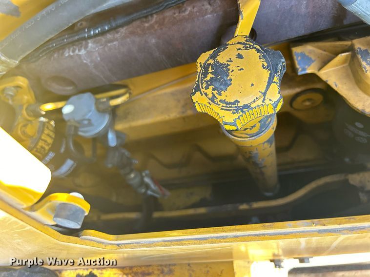 image for item DS0809 2002 John Deere 700H dozer