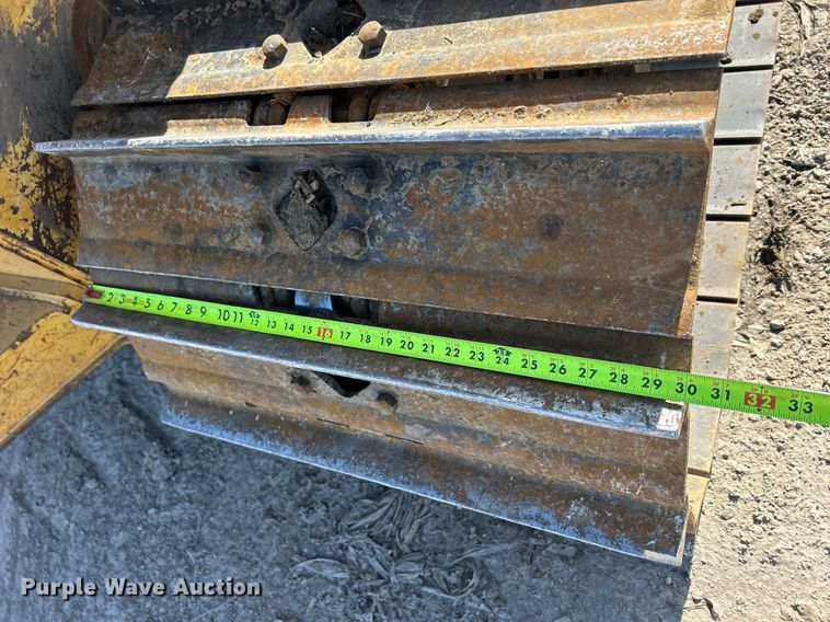 image for item DS0809 2002 John Deere 700H dozer