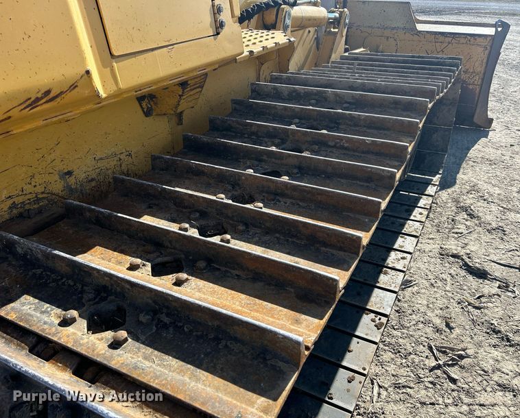 image for item DS0809 2002 John Deere 700H dozer