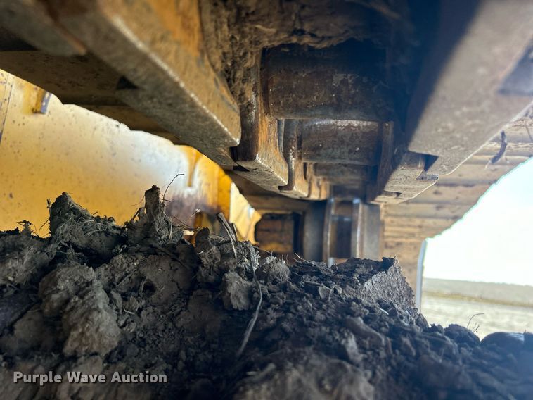 image for item DS0809 2002 John Deere 700H dozer