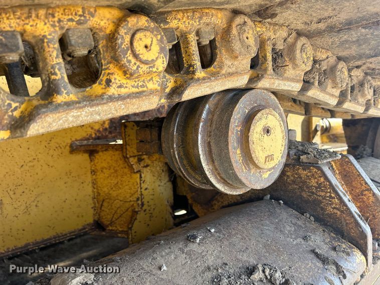 image for item DS0809 2002 John Deere 700H dozer