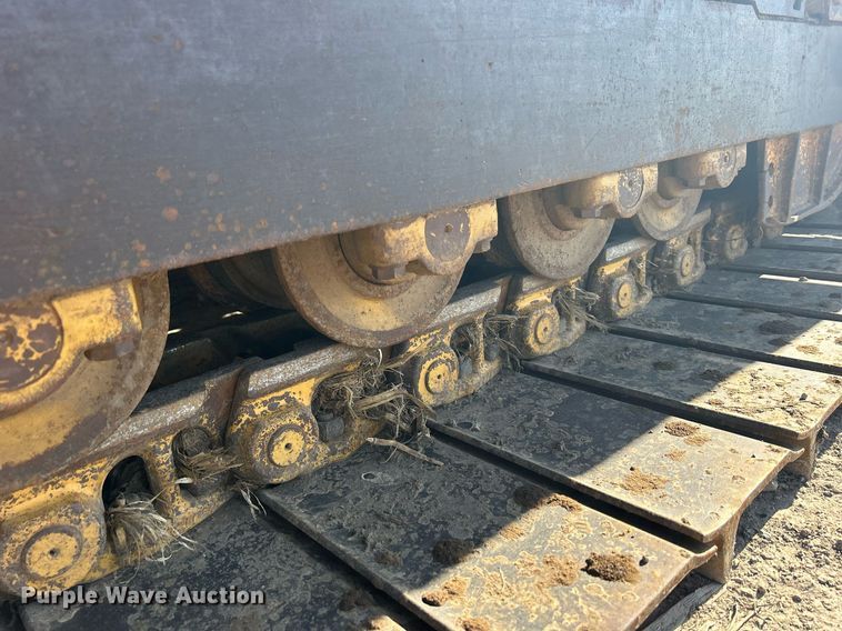 image for item DS0809 2002 John Deere 700H dozer