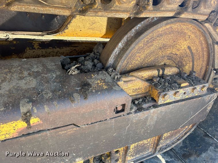 image for item DS0809 2002 John Deere 700H dozer