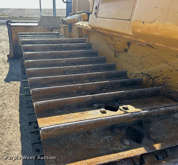 image for item DS0809 2002 John Deere 700H dozer