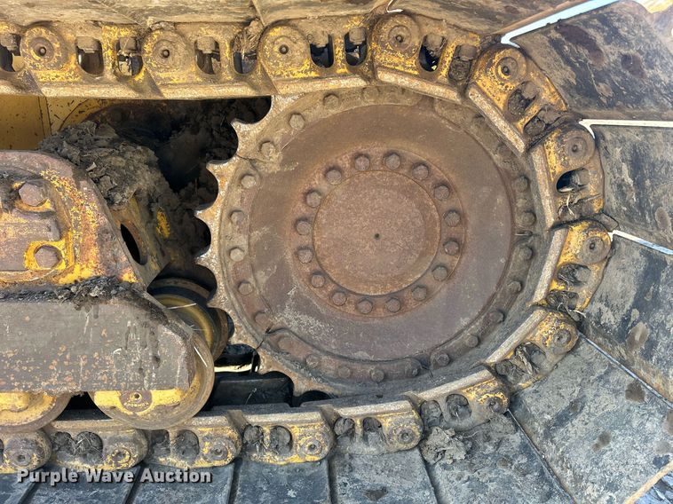 image for item DS0809 2002 John Deere 700H dozer