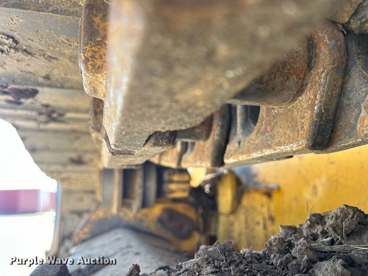 image for item DS0809 2002 John Deere 700H dozer