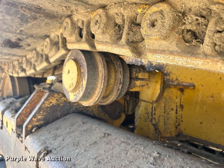 image for item DS0809 2002 John Deere 700H dozer