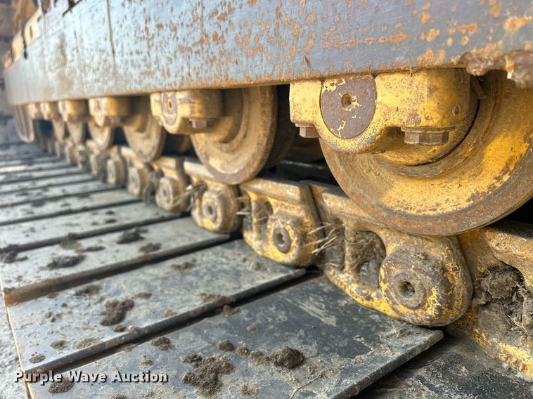 image for item DS0809 2002 John Deere 700H dozer