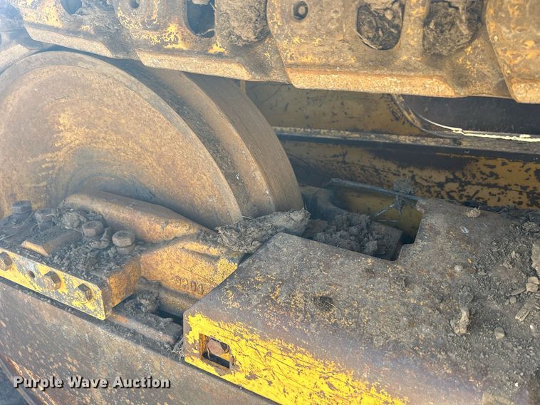 image for item DS0809 2002 John Deere 700H dozer