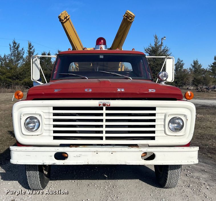 image for item DS0814 1972 Ford F600 with Vermeer tree spade