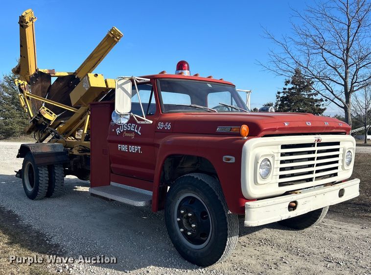 image for item DS0814 1972 Ford F600 with Vermeer tree spade