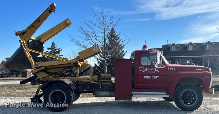 image for item DS0814 1972 Ford F600 with Vermeer tree spade