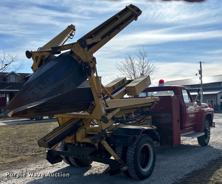 image for item DS0814 1972 Ford F600 with Vermeer tree spade