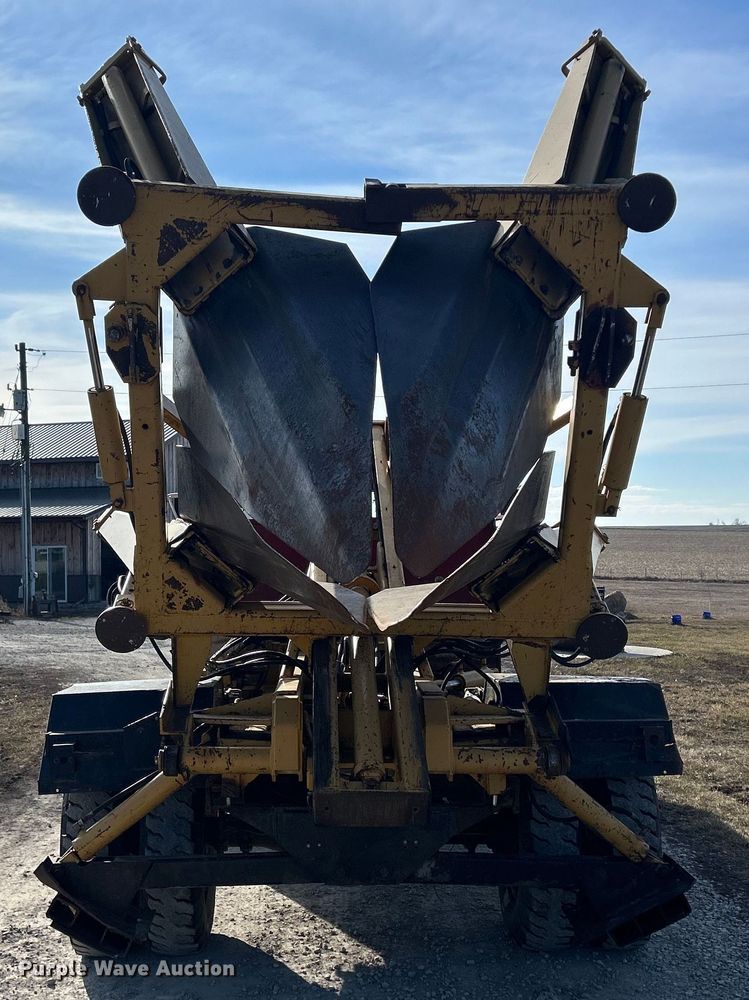 image for item DS0814 1972 Ford F600 with Vermeer tree spade