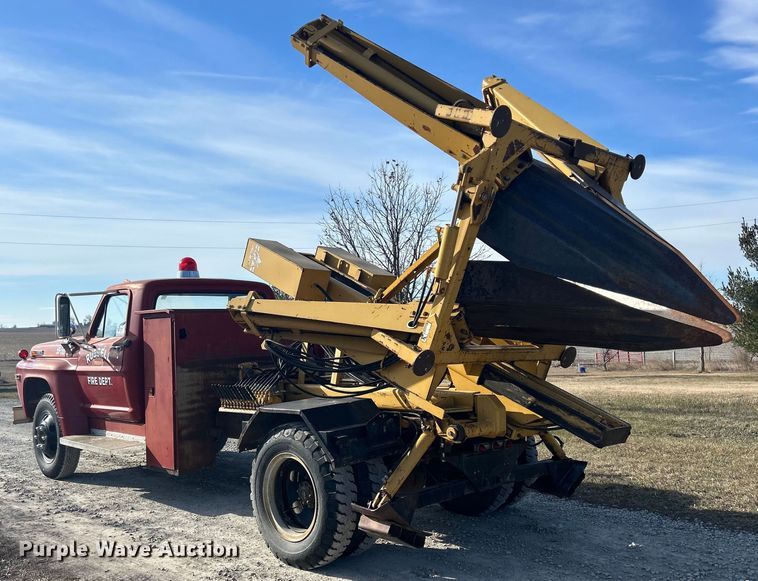 image for item DS0814 1972 Ford F600 with Vermeer tree spade