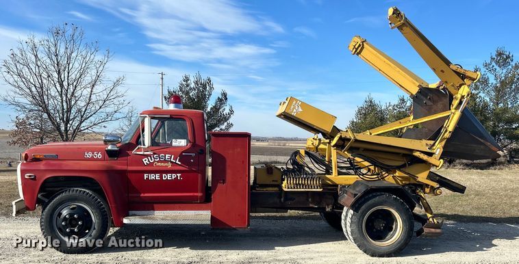 image for item DS0814 1972 Ford F600 with Vermeer tree spade