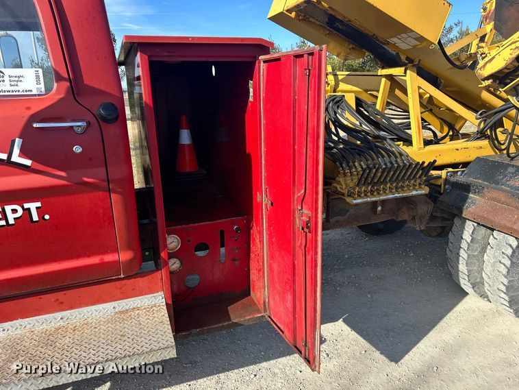 image for item DS0814 1972 Ford F600 with Vermeer tree spade