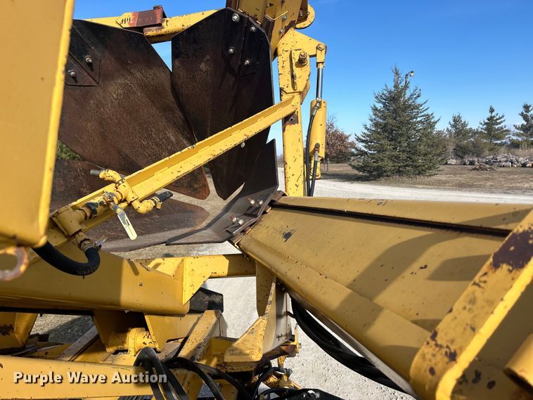 image for item DS0814 1972 Ford F600 with Vermeer tree spade