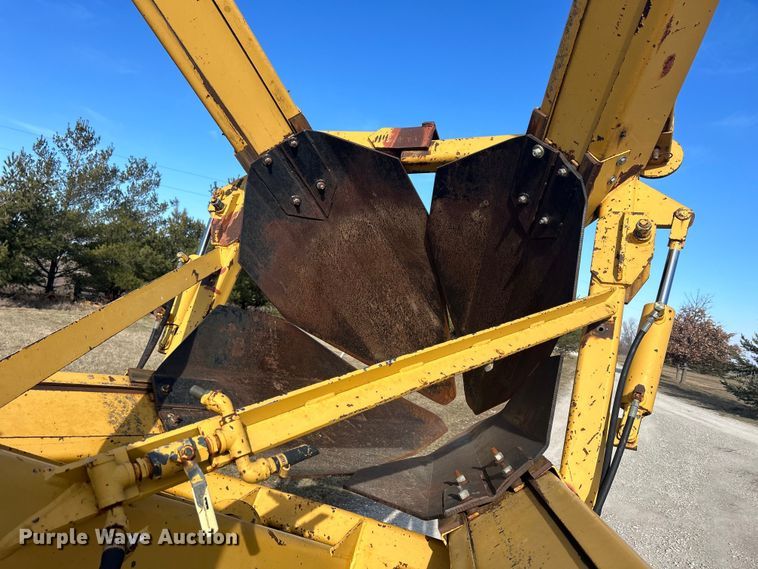 image for item DS0814 1972 Ford F600 with Vermeer tree spade