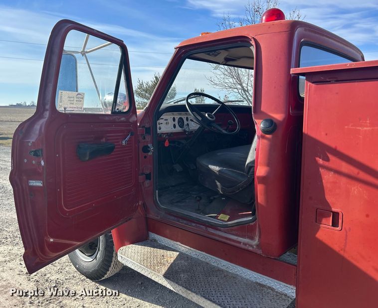 image for item DS0814 1972 Ford F600 with Vermeer tree spade