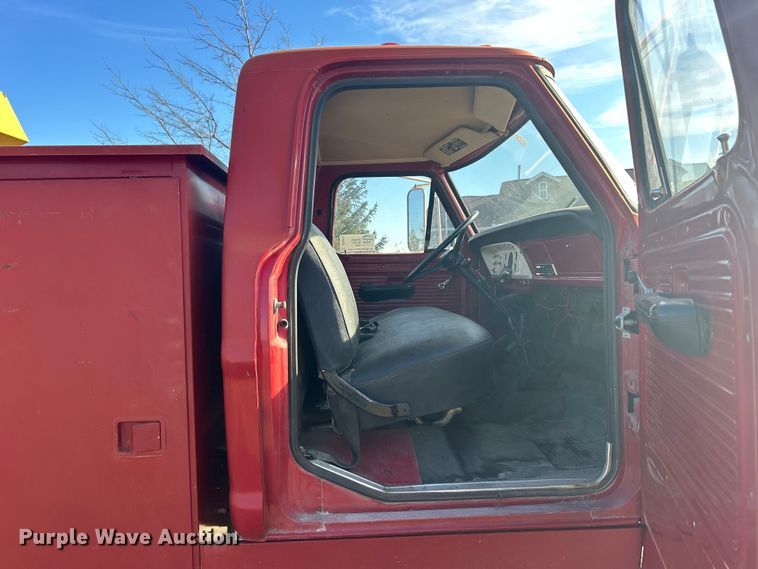 image for item DS0814 1972 Ford F600 with Vermeer tree spade