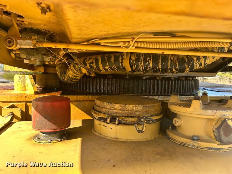 image for item DS0815 1988 Grove  4425G crane