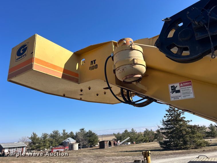 image for item DS0815 1988 Grove  4425G crane