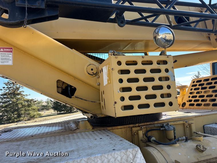 image for item DS0815 1988 Grove  4425G crane