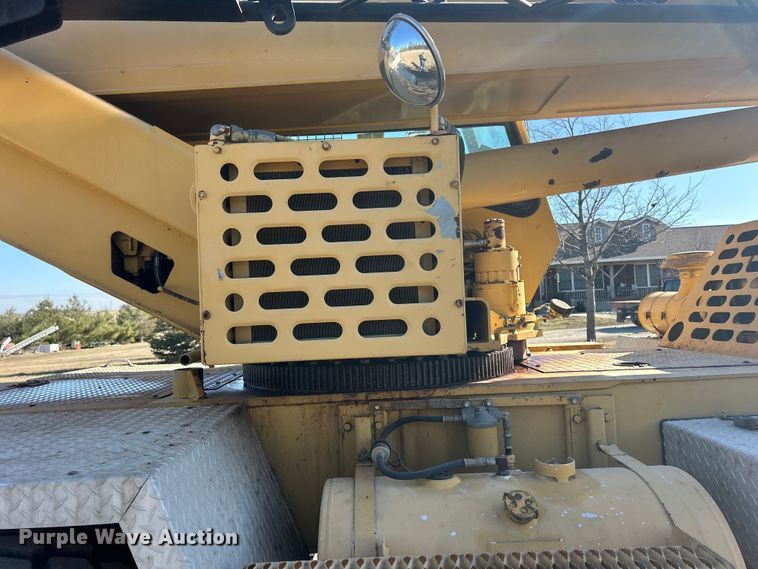 image for item DS0815 1988 Grove  4425G crane