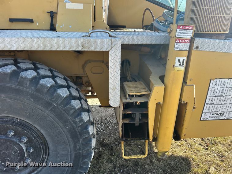 image for item DS0815 1988 Grove  4425G crane