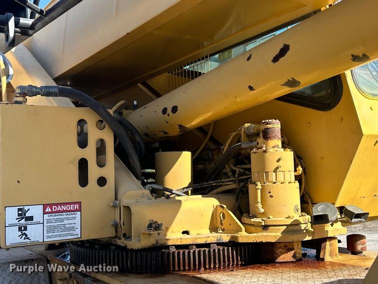 image for item DS0815 1988 Grove  4425G crane