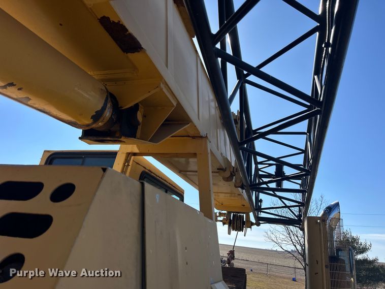 image for item DS0815 1988 Grove  4425G crane