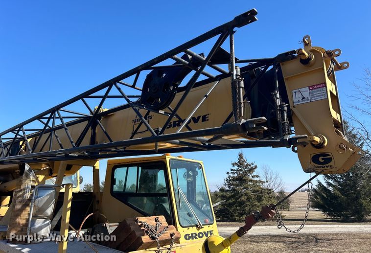 image for item DS0815 1988 Grove  4425G crane