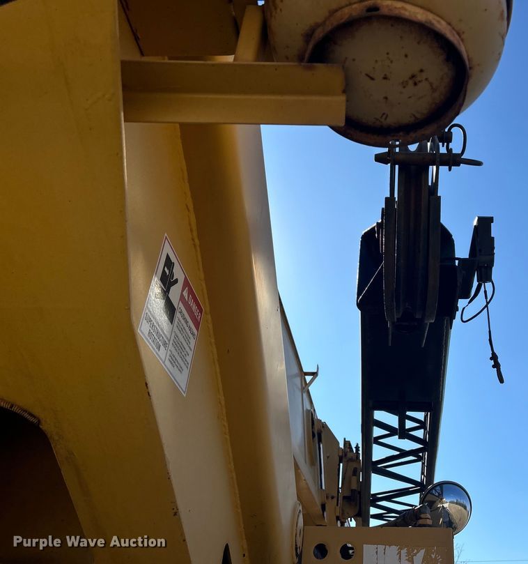 image for item DS0815 1988 Grove  4425G crane