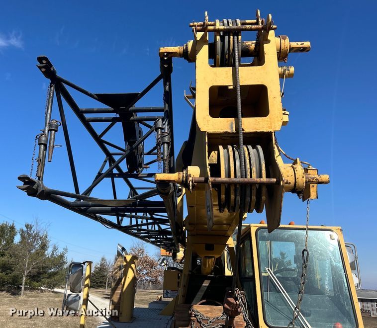 image for item DS0815 1988 Grove  4425G crane