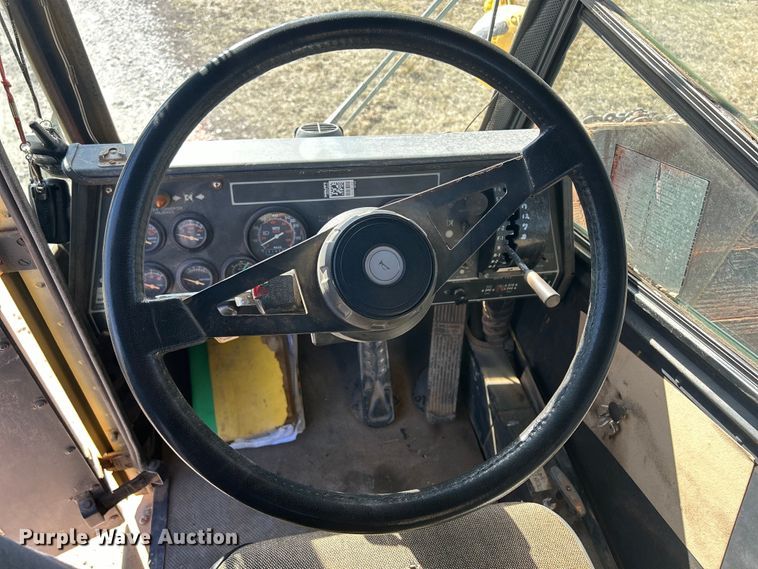 image for item DS0815 1988 Grove  4425G crane