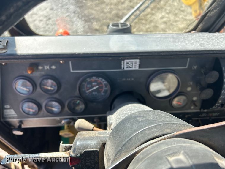 image for item DS0815 1988 Grove  4425G crane