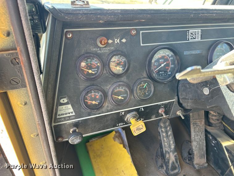 image for item DS0815 1988 Grove  4425G crane