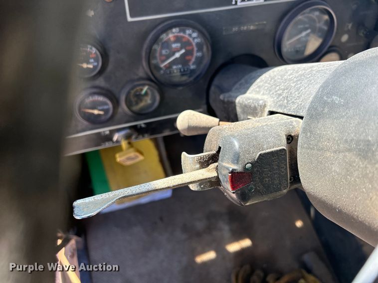 image for item DS0815 1988 Grove  4425G crane