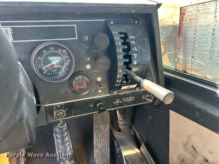 image for item DS0815 1988 Grove  4425G crane