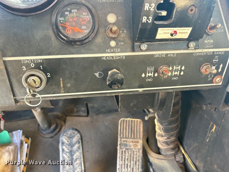 image for item DS0815 1988 Grove  4425G crane