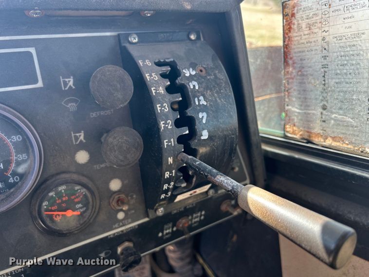 image for item DS0815 1988 Grove  4425G crane